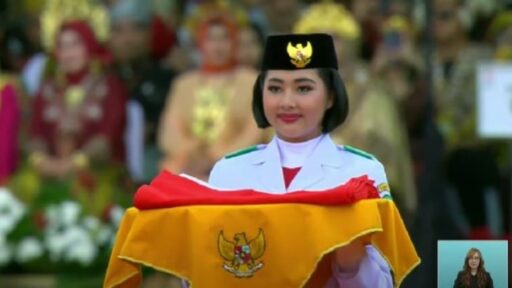 5 Pesona Livenia Evelyn Kurniawan, Pembawa Baki Bendera Merah Putih di Upacara HUT RI di IKN