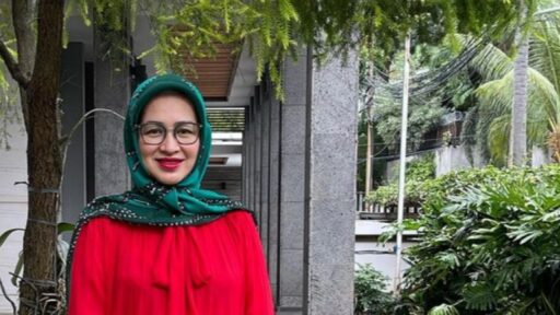 Airin Rachmi Diany Tampil Memukau dengan Baju Merah Sebelum Diajukan PDIP sebagai Cagub Banten 2024