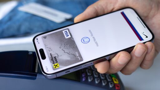 Apple Akhirnya Longgarkan Kontrol NFC di iOS 18: Kenapa Ini Penting?