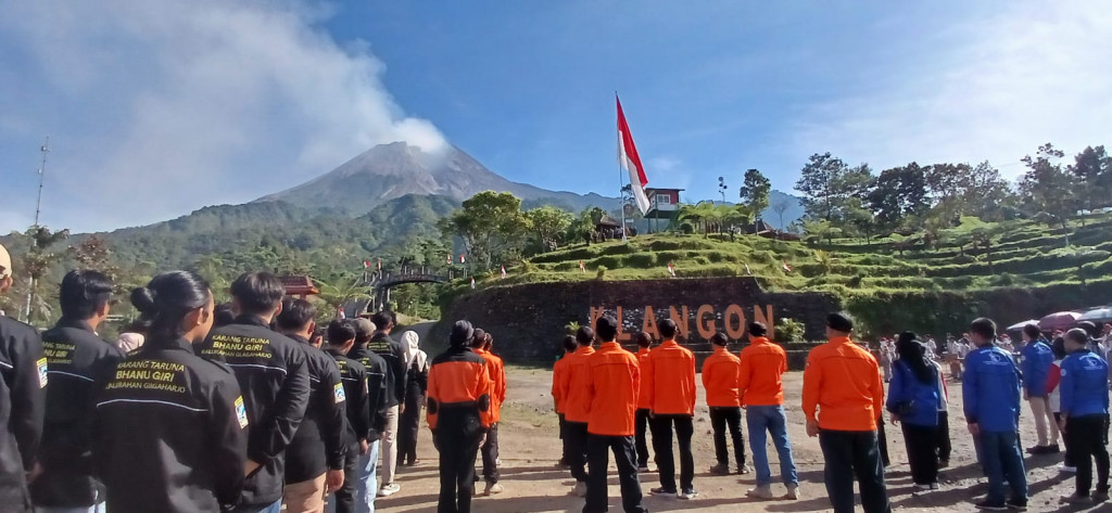 Bendera Raksasa Berkibar di Lereng Merapi Sambut HUT RI, Memukau Pengunjung dan Warga Sekitar