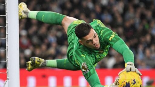 Ederson Putuskan Bertahan di City, Janji Tawarkan Penampilan Terbaik Musim Depan