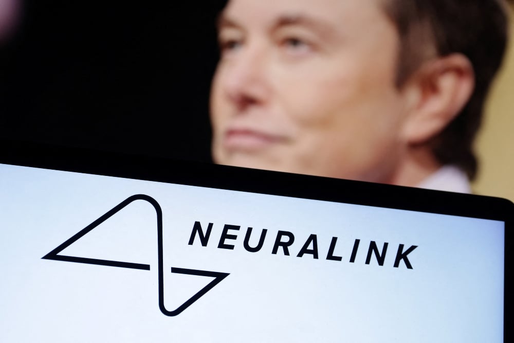 Elon Musk Pamer Cip Neuralink: Berhasil Ditanamkan ke Otak Pasien Kedua di Tengah Kontroversi