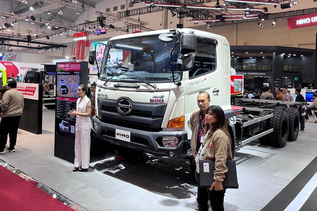 Hino Raih Kepercayaan Konsumen Tinggi di GIIAS 2024, Tampilkan Inovasi Terbaru