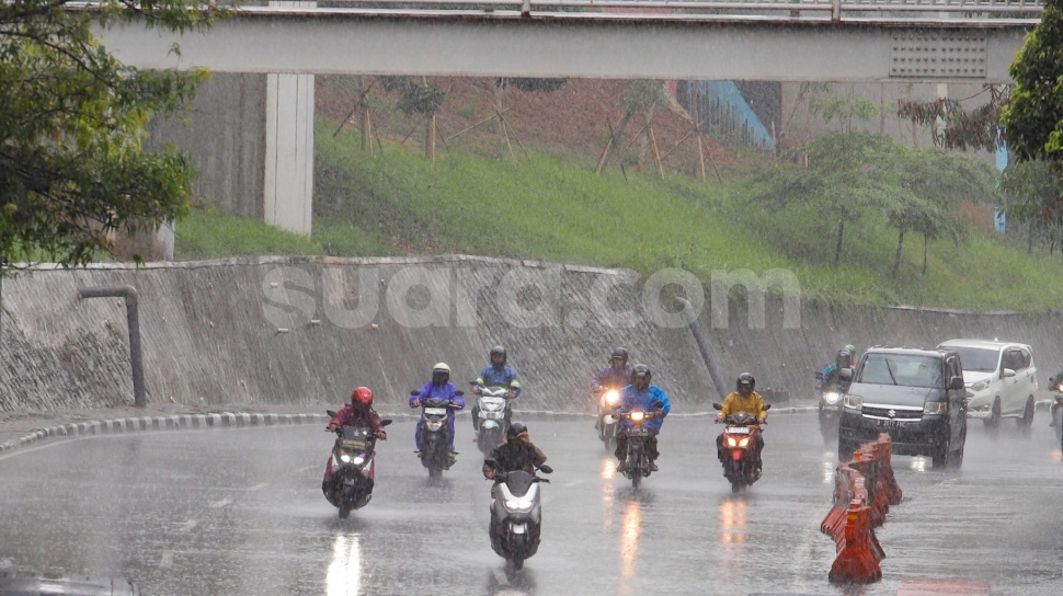 Indonesia Masih Diguyur Hujan Deras, Meski Sudah Masuk Musim Kemarau Selama 3 Hari