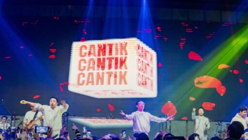 Nostalgia Bersama Kahitna dan Setia Band Warnai LMAC Super Hitz Fest 2024