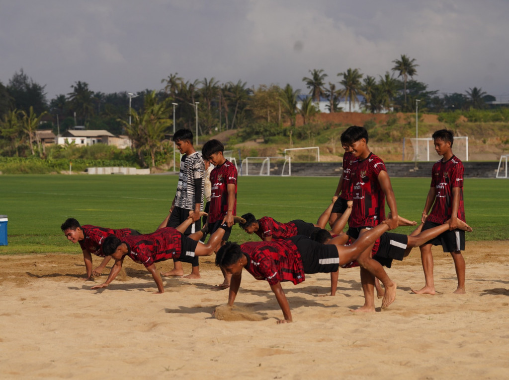 Penggawa Timnas U-17 Nikmati Latihan Fisik Menjelang Laga Penting di Turnamen Internasional