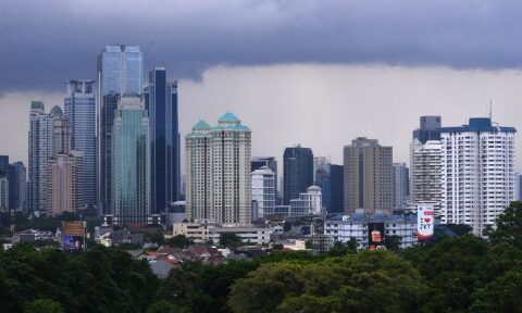 Ramalan Cuaca: Jakarta Diprediksi Berawan Tebal Mulai Siang Hari Ini