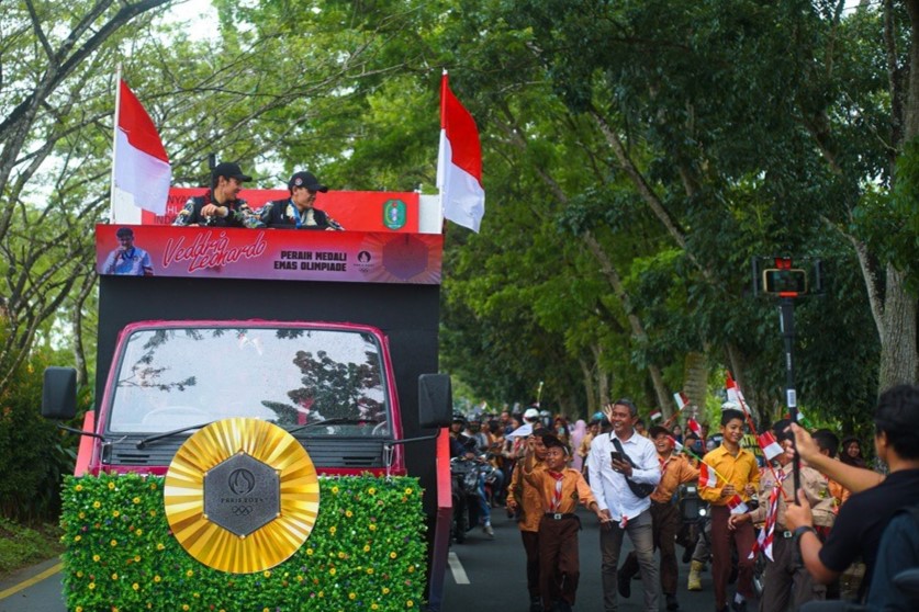 Ribuan Warga Pontianak Sambut Hangat Kepulangan Veddriq Leonardo Pasca Keberhasilan Prestasi