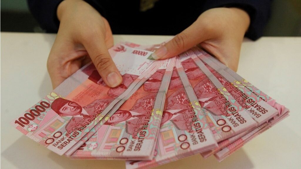 Rupiah Masih Tersungkur di Penutupan Perdagangan Senin, Tekanan Ekonomi Meningkat