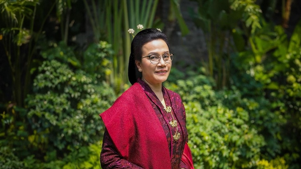 “Sri Mulyani Kenakan Batik Motif Merak Ngibing di Upacara HUT RI ke-79, Apa Maknanya?”