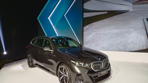 BMW Luncurkan BEV i5 Touring Terbaru: Harga Fantastis dan Stok Terbatas