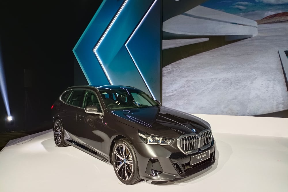 BMW Luncurkan BEV i5 Touring Terbaru: Harga Fantastis dan Stok Terbatas