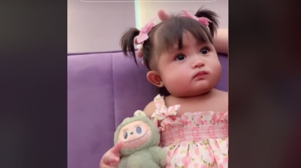 Baby Cunda Anak Bella Bonita Dapat Labubu, Momen Lucu yang Bikin Netizen Soroti Mama-nya!