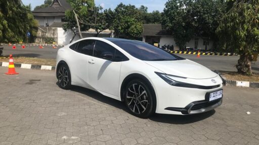 Begini Sensasi Mengendarai All New Toyota Prius PHEV: Inovasi dan Performa yang Menarik