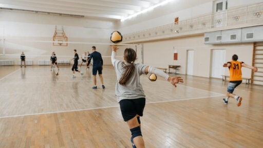 Dari Voli Hingga Sepak Takraw: Ragam Olahraga Tradisional dan Modern di Indonesia