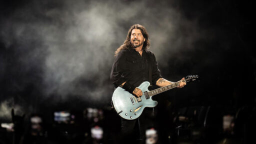 Dave Grohl Dikabarkan Selingkuh dengan Pemilik Situs Porno, Kontroversi Mewarnai Kehidupan Pribadinya