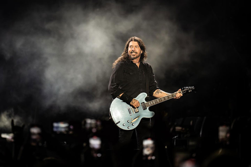 Dave Grohl Dikabarkan Selingkuh dengan Pemilik Situs Porno, Kontroversi Mewarnai Kehidupan Pribadinya