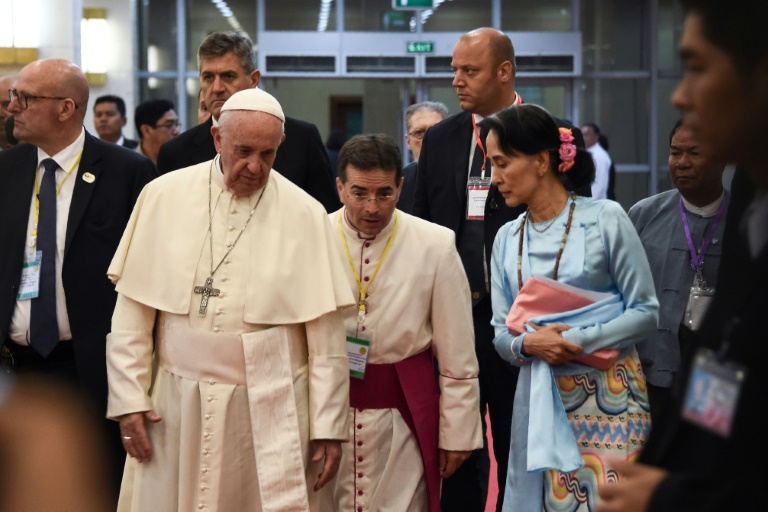 Fransiskus Tawarkan Perlindungan untuk Suu Kyi di Tengah Kekhawatiran Situasi di Myanmar