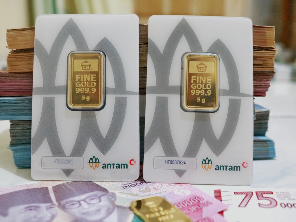 Harga Emas Antam Hari Ini Turun Ceban, Dijual Rp1,430 Juta per Gram