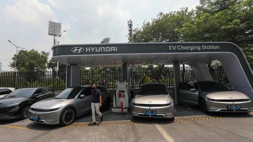 Hyundai Gandakan Produksi Model Hybrid, Apakah Ini Tanda Peralihan dari Mobil Listrik?