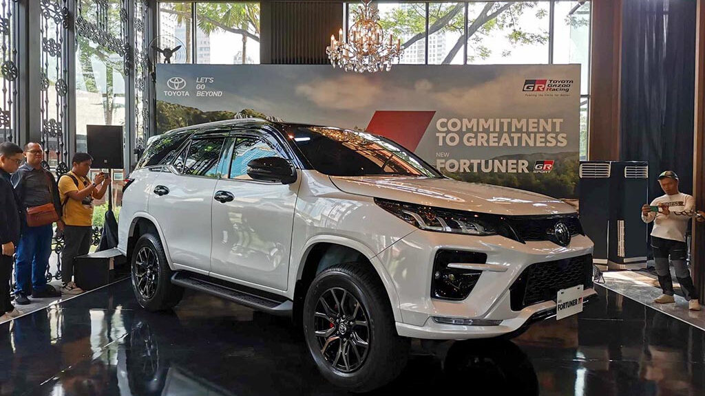 Innova Sudah Jadi Mobil Hybrid, Kenapa Fortuner Masih Belum? Analisis Realitas Pasar Otomotif