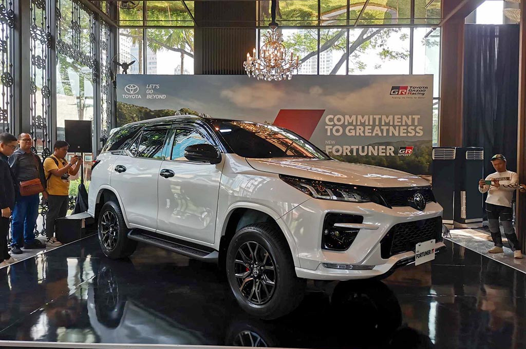 Innova Sudah Jadi Mobil Hybrid, Kenapa Fortuner Masih Belum? Analisis Realitas Pasar Otomotif