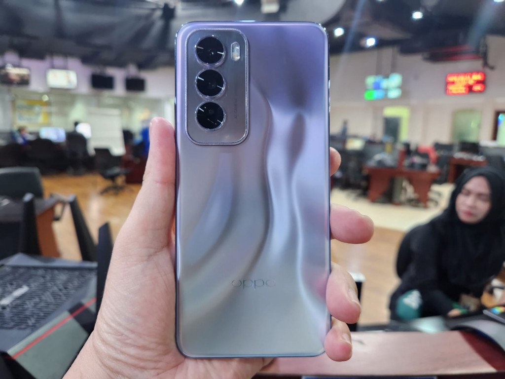 Oppo Reno12 5G Hadir dengan Chipset MediaTek Dimensity 7300-Energy untuk Kinerja Unggul