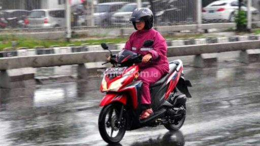 Pengendara Wajib Tahu: Tips Aman Berkendara di Musim Hujan untuk Keselamatan Anda