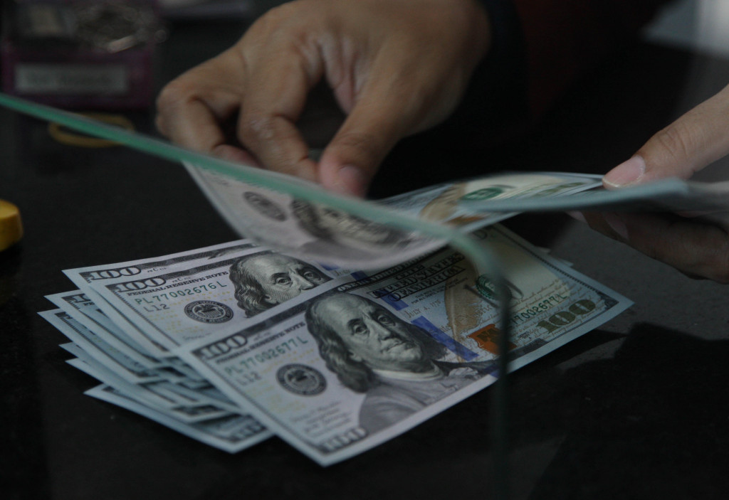 Rupiah Tetap Menguat Meski Modal Asing Cabut Rp2,49 Triliun