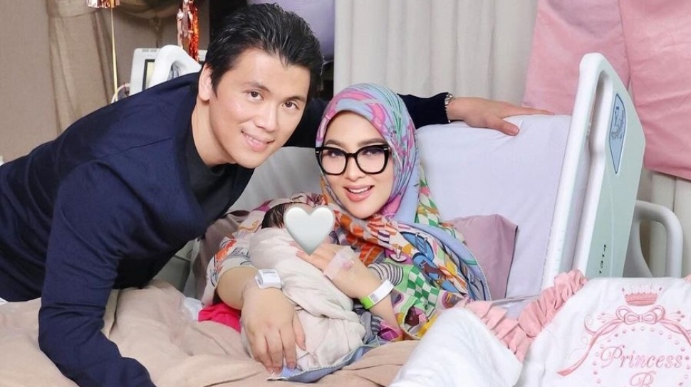 Sepatu Mewah 'Princess R' Anak Syahrini Curi Perhatian, Harga Tak Sejalan dengan Wujudnya