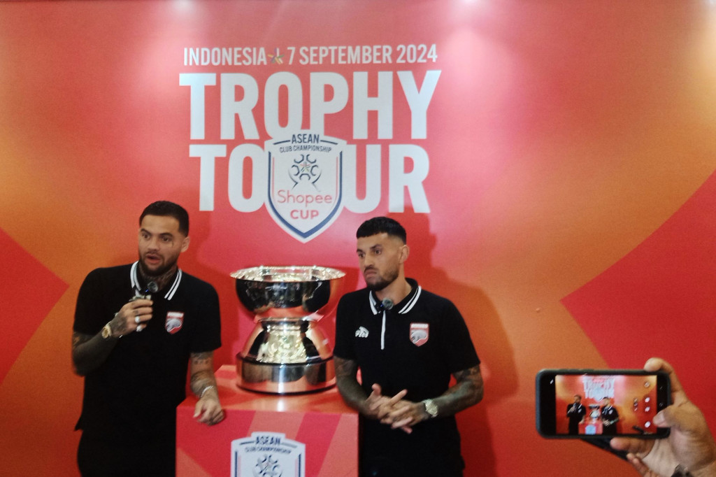 Stefano Lilipaly dan Diego Michiels Hiasi Tur Trofi Shopee Cup di Jakarta