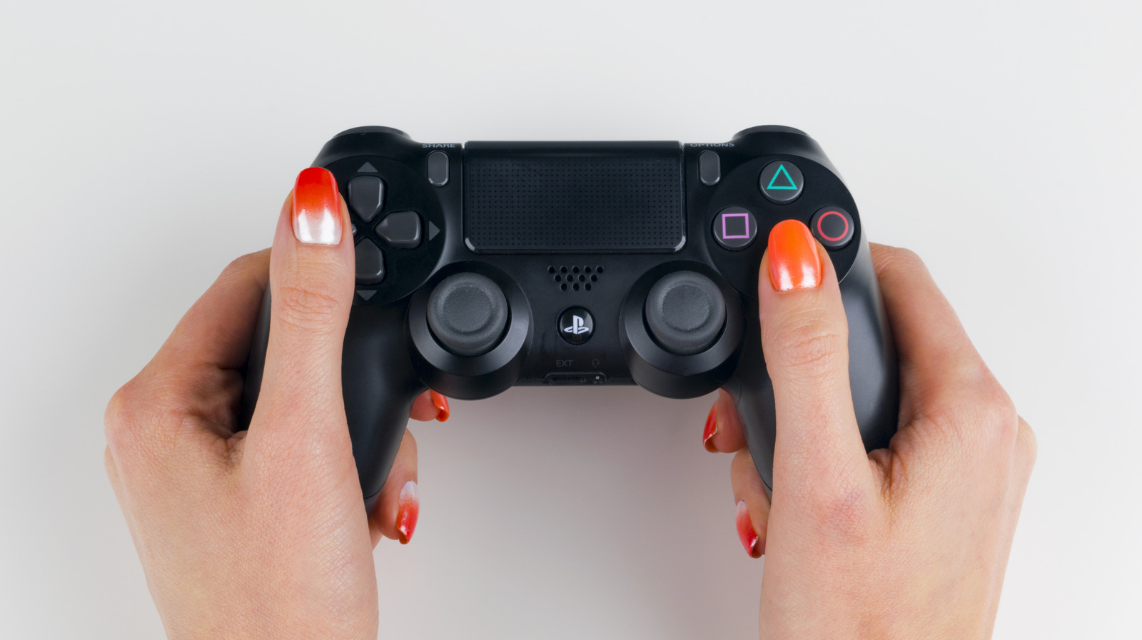 Tips Aman Membersihkan Kontroler DualShock PlayStation 4 Anda