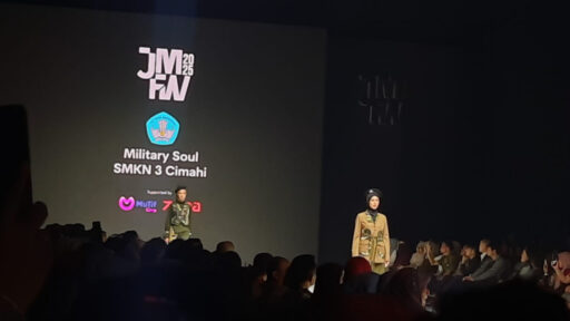 72 Busana Karya Siswa dan Mahasiswa Vokasi Memukau di Runway JMFW 2025