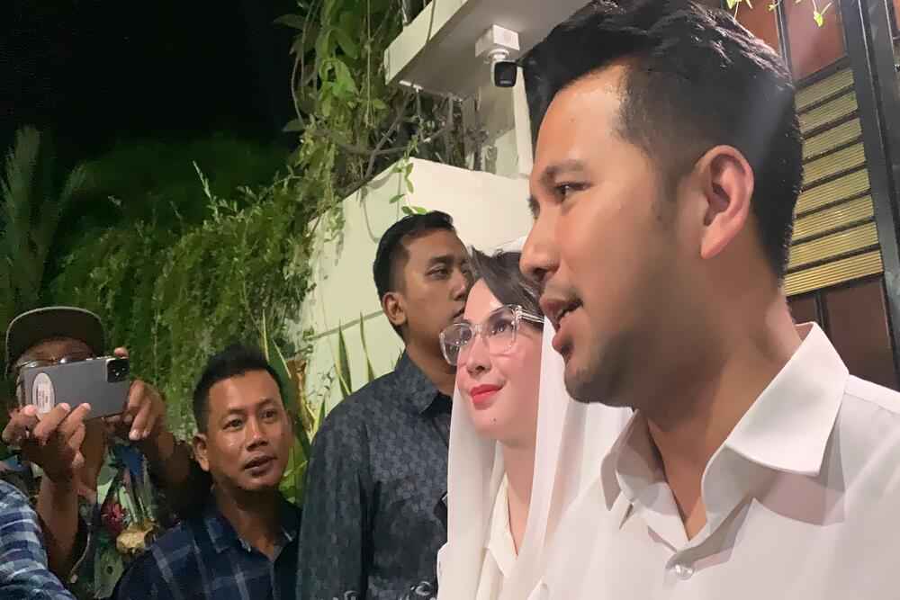 Cantiknya Arumi Bachsin Dampingi Emil Dardak Sowan ke Jokowi di Solo