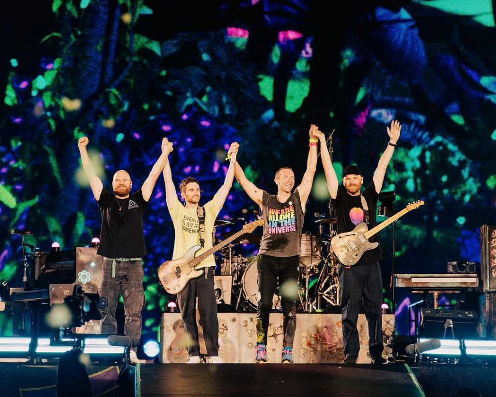 Coldplay Luncurkan Vinyl Album Unik dari Limbah Plastik Sungai Cisadane