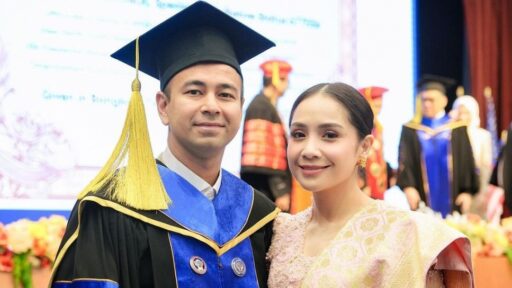 Dampingi Raffi Ahmad Terima Gelar Kehormatan, Warna Tas Mewah Nagita Slavina Jadi Perbincangan