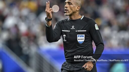 Federasi Sepak Bola Oman Pujian untuk Ahmed Al-Kaf Meski Dicap Wasit Curang