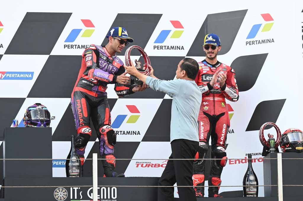 Hadir di MotoGP Mandalika, Jokowi Senang dengan Antusiasme Pengunjung dan Prestasi Pembalap