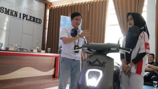 Honda Perkenalkan Teknologi Sepeda Motor Listrik kepada Siswa SMK untuk Tingkatkan Keterampilan