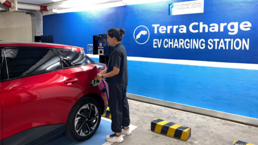 Isi Mobil Listrik Kini Lebih Mudah dengan Terra Charge: Inovasi untuk Kemudahan Pengisian Energi