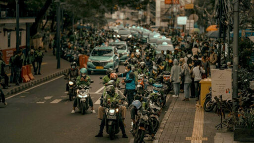 Mengapa Masyarakat Indonesia Belum Beralih ke Motor Listrik? Simak Alasannya!