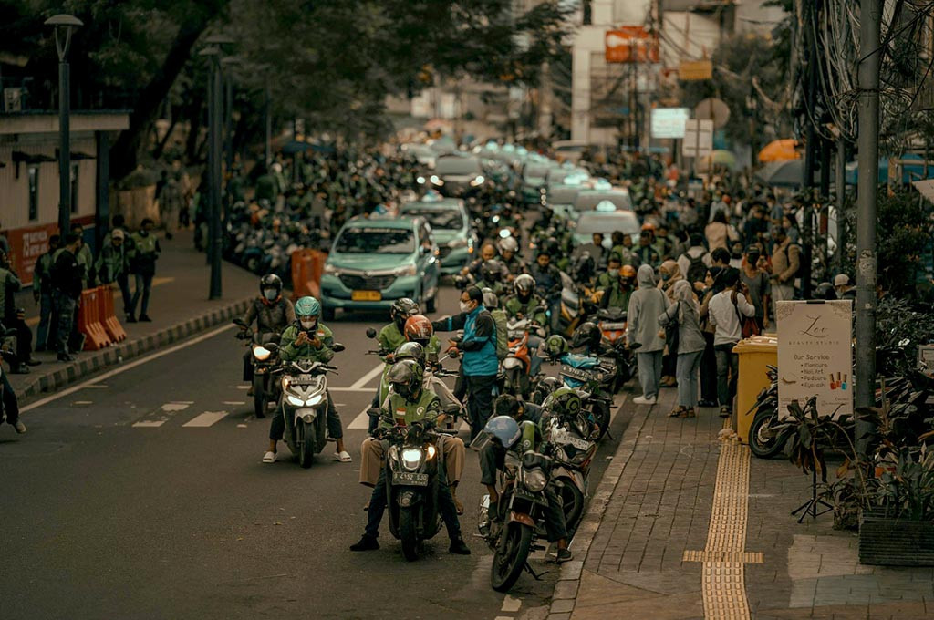 Mengapa Masyarakat Indonesia Belum Beralih ke Motor Listrik? Simak Alasannya!