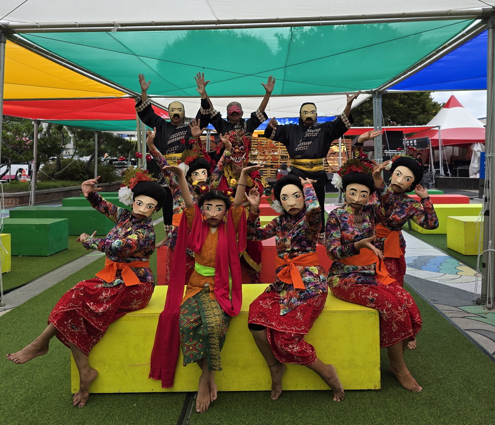 Penari Indonesia Raih Juara di Festival Internasional Terkemuka di Korea Selatan