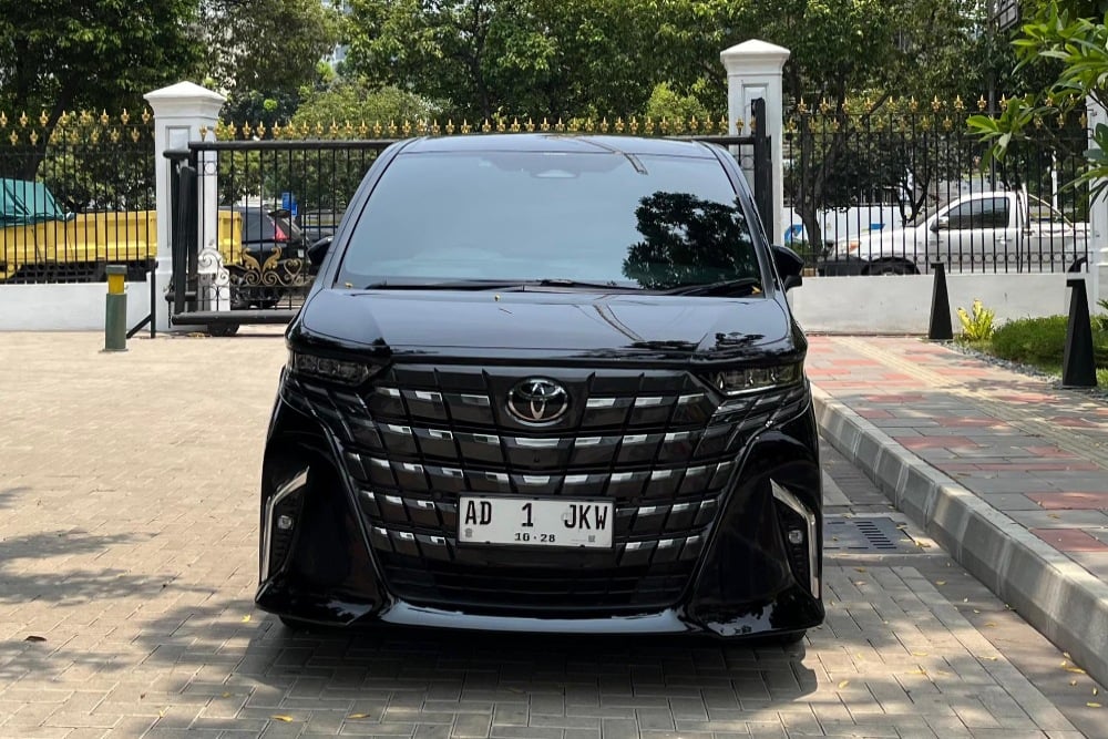 Prabowo-Gibran Kompak Naik Alphard ke Acara Pelantikan, Simak Harga dan Spesifikasinya!