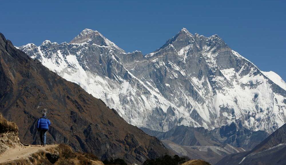 Puncak Gunung Everest Bertambah Tinggi 50 Meter, Simak Penyebabnya di Sini!