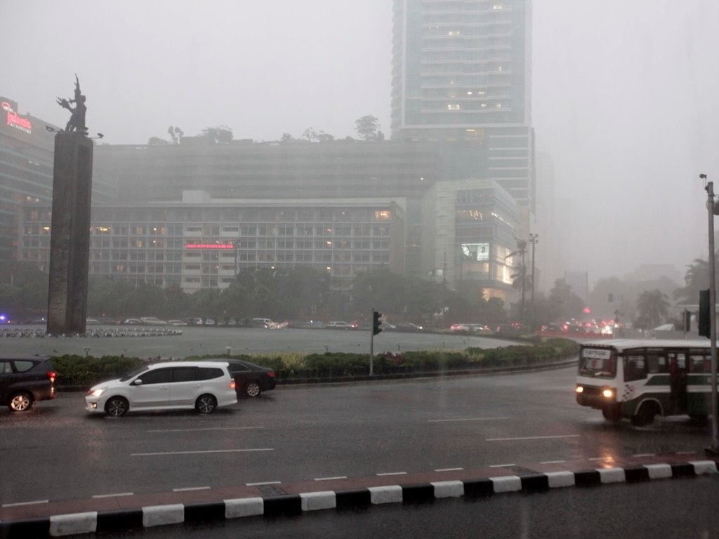 Ramalan Cuaca Jakarta: Hujan Diprediksi Turun Sore Ini, Warga Diminta Waspada