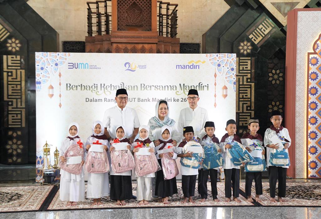 Rayakan HUT ke-26, Bank Mandiri Bagikan Santunan Pendidikan untuk 2.600 Anak Yatim Piatu