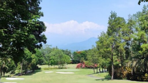 Serba-Serbi Borobudur International Golf & Country Club hingga Tenda 'Ospek' di Magelang