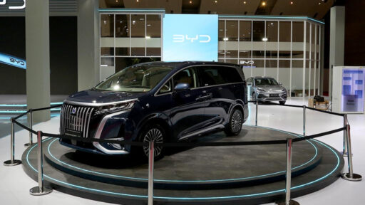 Sinyal Kuat Kehadiran Denza D9 Jadi Penantang Serius Toyota Alphard di Pasar MPV