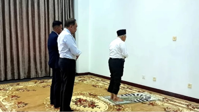 Wapres Ma'ruf Amin Jadi Imam Salat di KTT ASEAN Bersama Anwar Ibrahim